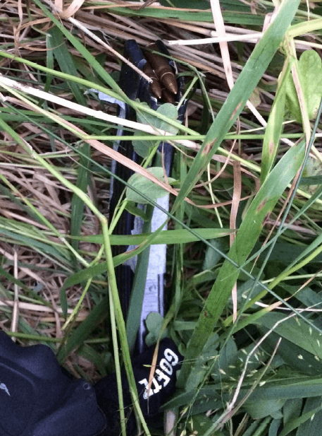 Vapnet hittades i terrängen. Bild: Polisen