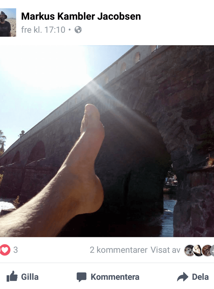 Markus föregår med gott exempel genom att slänga upp sin fot vid Tullbron. " FOTografering av Tullbrons fotfäste" kommenterar han själv bilden.