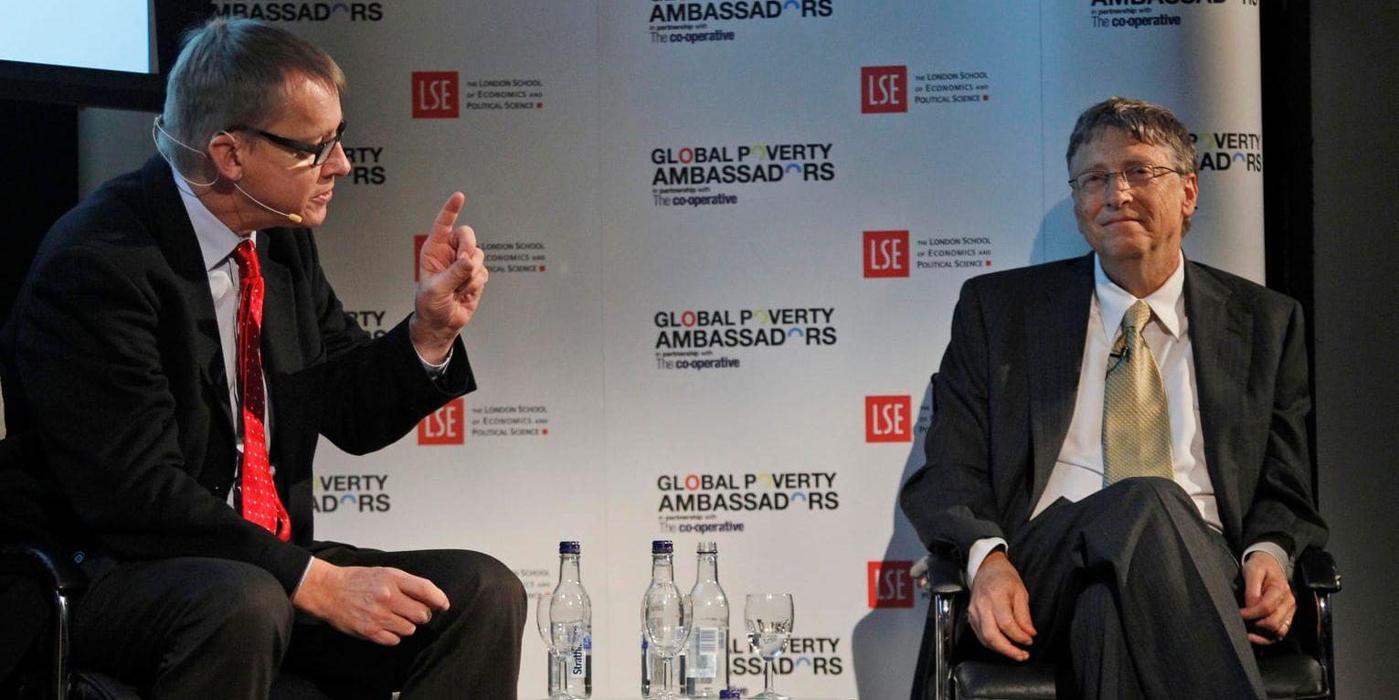 Hans Rosling (till vänster) och Bill Gates under ett evenemang som arrangerades på London School of Economics år 2012. Arkivbild.
