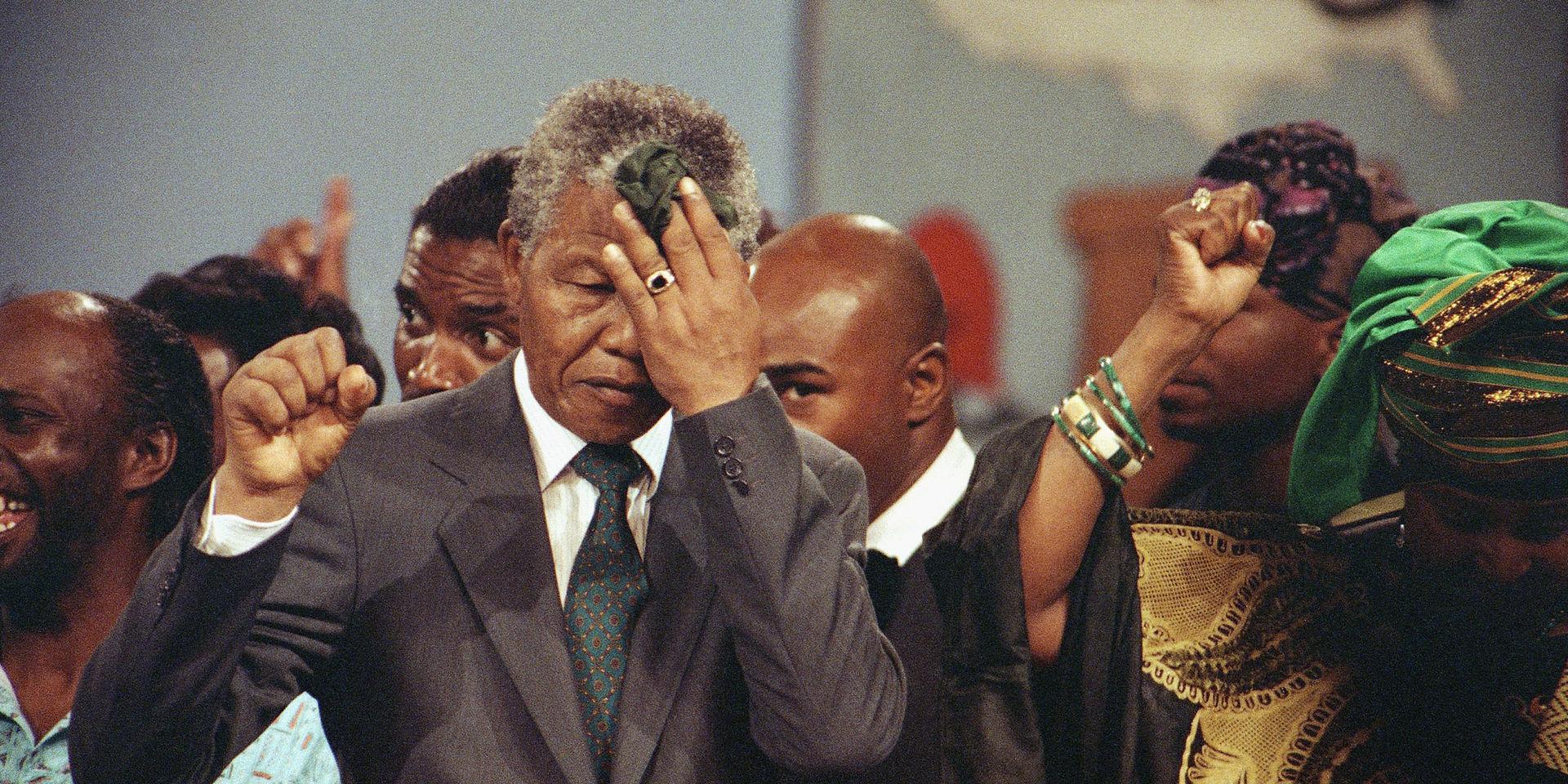 Hundra år i dag. Nelson Mandela föddes den 18 juli 1918. Han var Sydafrikas president mellan 1994 och 1999, landets första demokratiskt valda president.