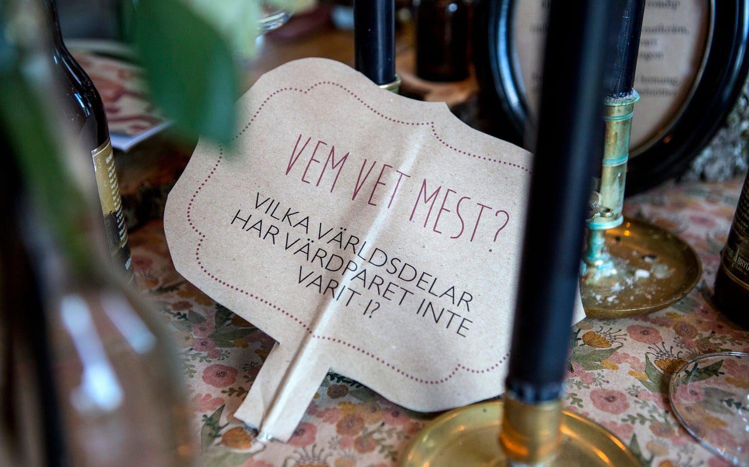 Om alla gäster inte känner varandra kan man bryta isen med konversationskort på bordet, så att samtalet kommer igång. Foto: Christine Olsson/TT
