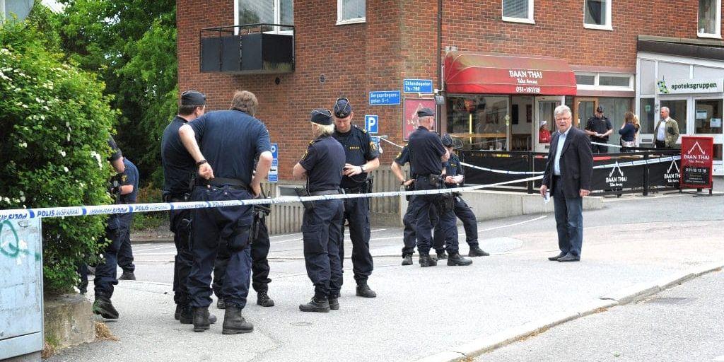En stor polisstyrka sattes in efter dramat i och utanför restaurangen i hörnet Eklandagatan-Bergsprängaregatan.