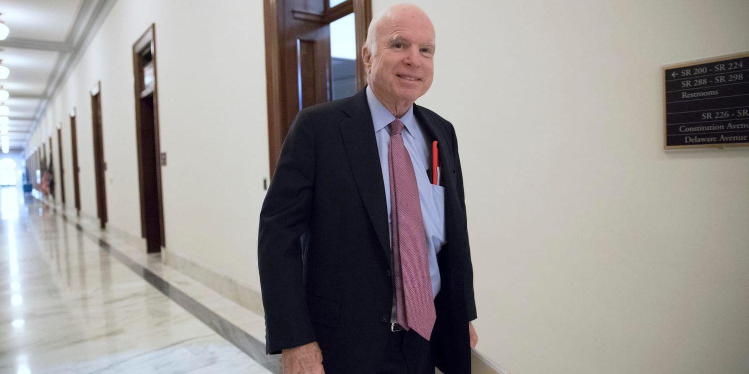 Senatorn John McCain röstar nej till republikanernas senaste förslag om att reformera sjukvårdssystemet i USA. Arkivbild.