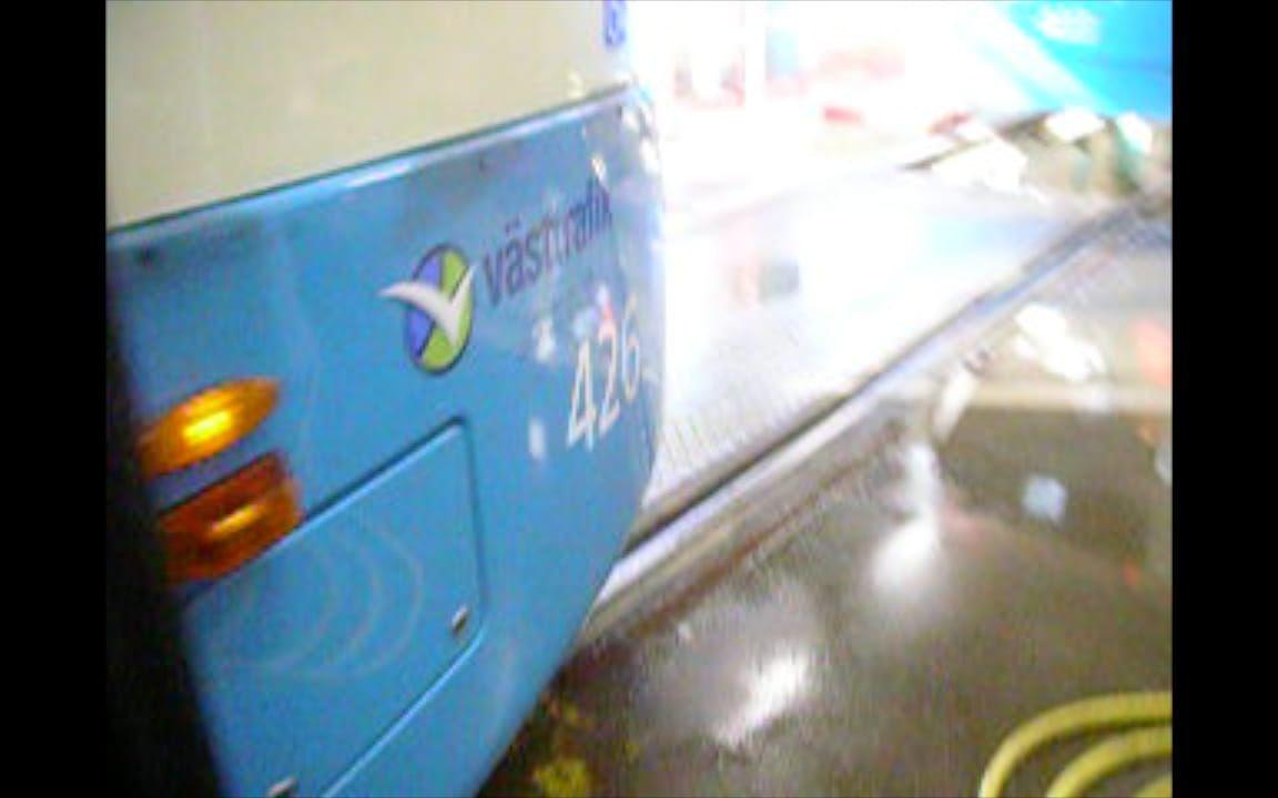 Dokumenterades i smyg mellan 2010 och 2011 i en av Göteborgs depåer. De visar bland annat hur spårvagnarnas interiör rengörs med hjälp av en vattenslang.