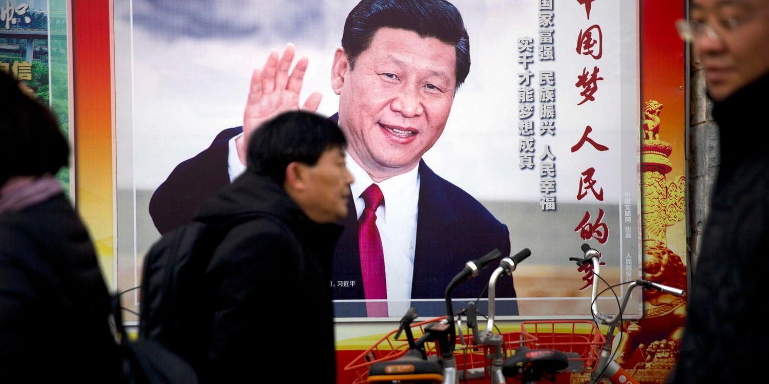 Den formidable ledaren – på väg mot oinskränkt makt. En propagandaaffisch med Kinas president Xi Jinping, som väntas kunna sitta kvar på obestämd tid.