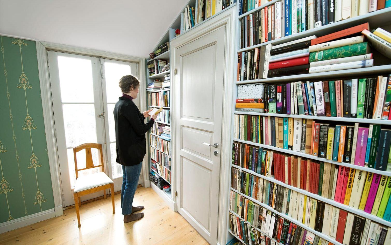 En boksamling växer snabbt och blir heller aldrig komplett, så om du platsbygger en hylla: bygg inte för litet! Foto: Claudio Bresciani/TT