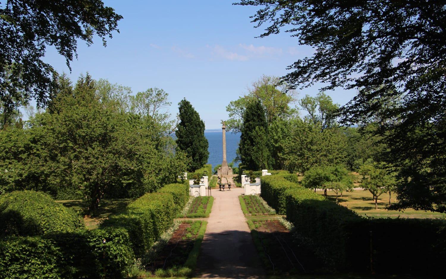 Långa siktlinjer är typiska för de klassiska stilträdgårdarna.