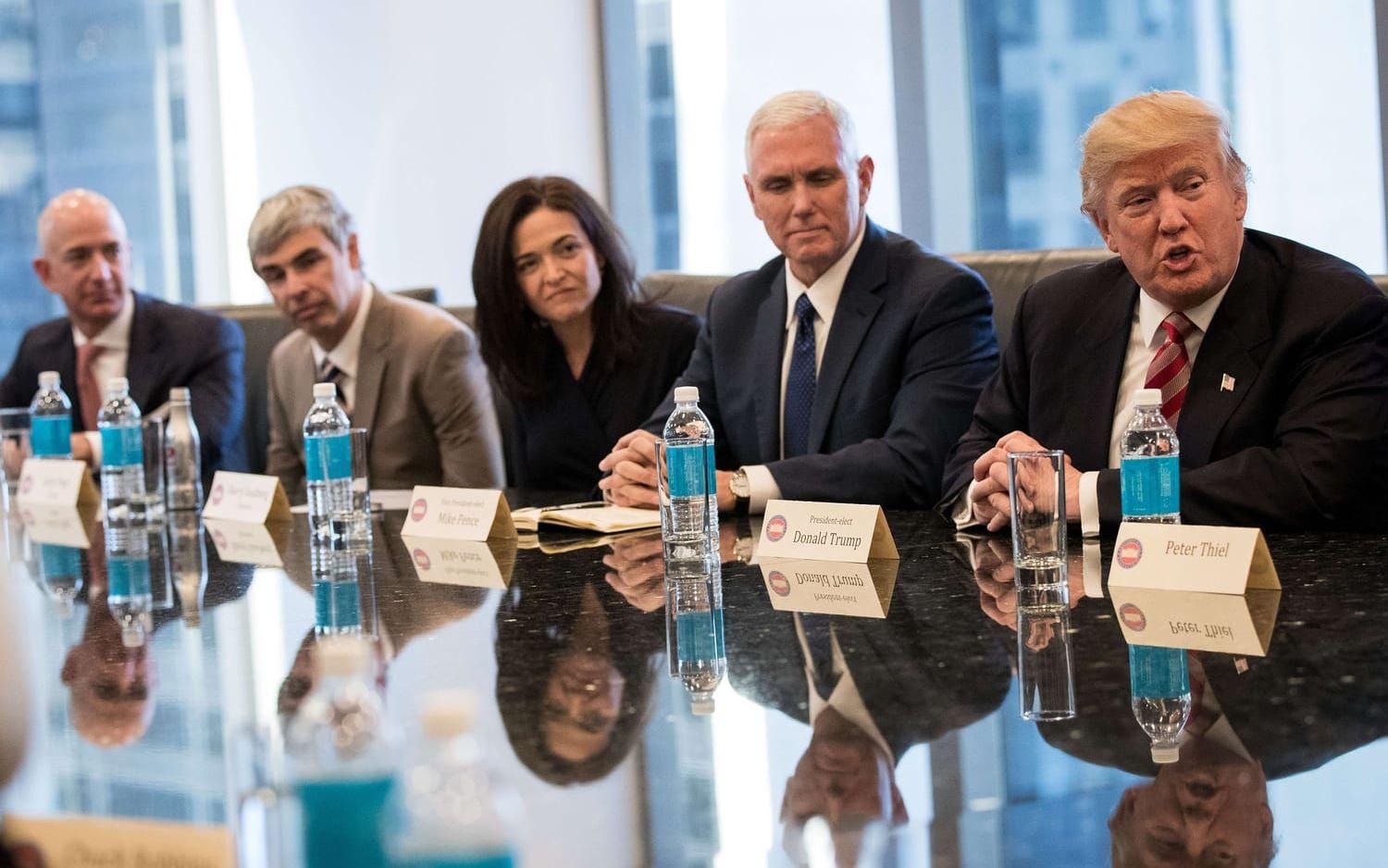 Nyligen samlade Donald Trump toppchefer inom tekniksektorn för ett möte i Trump Tower. Foto: Drew Angerer / AFP