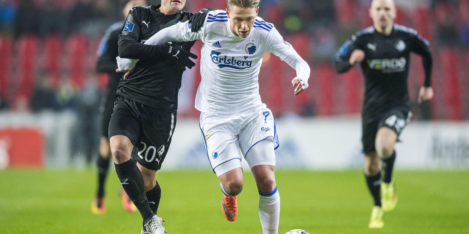Joel Allansson (till vänster) i kamp med FC Köpenhamns Viktor Fischer.