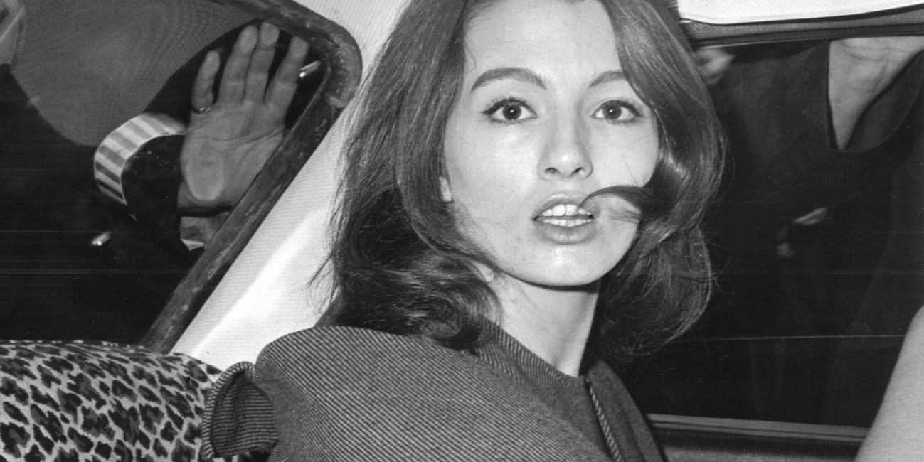 Christine Keeler i en bil i samband med en rättegång kopplad till Profumo-skandalen i juli 1963.