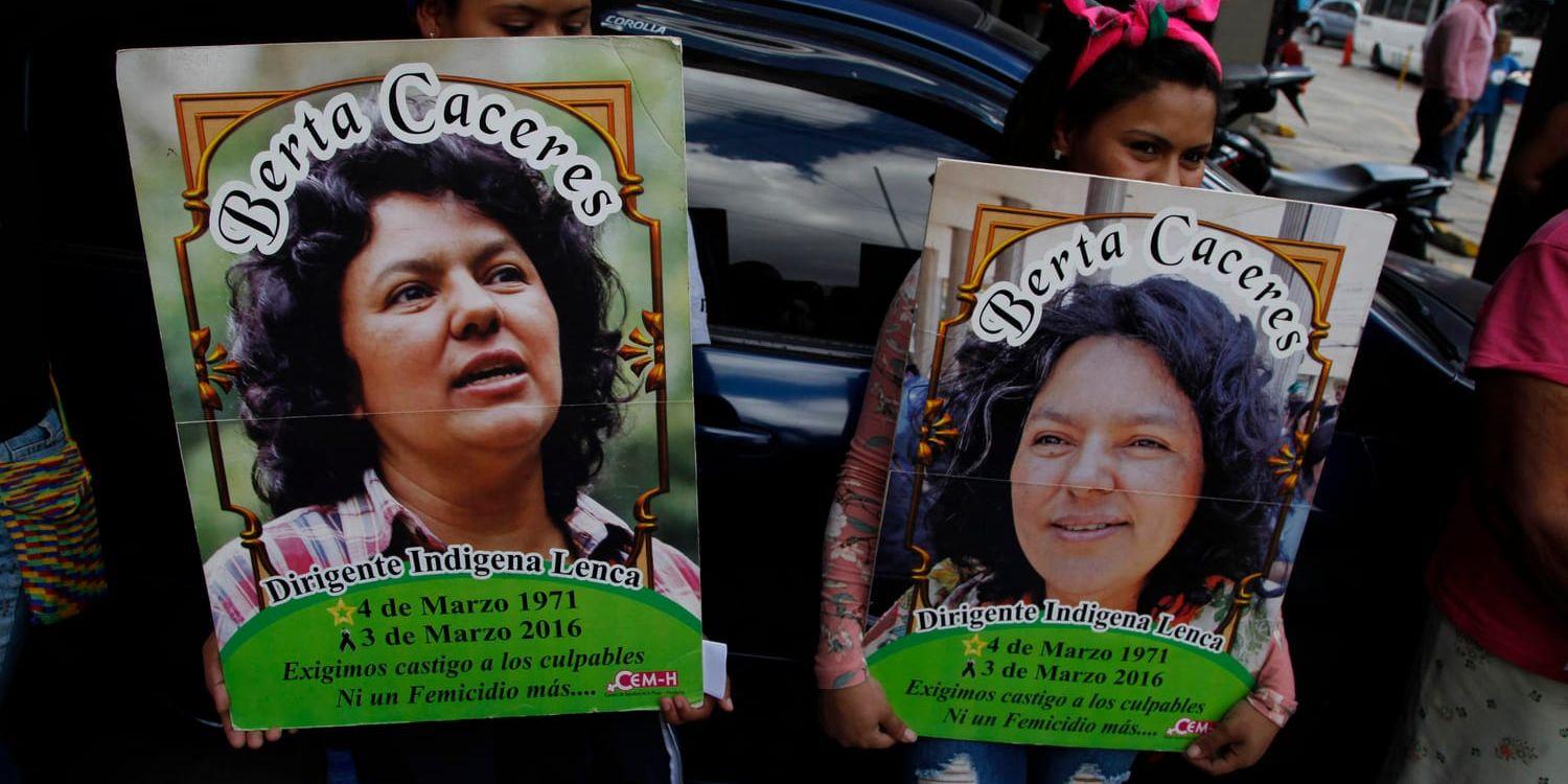 Familj, vänner och aktivister har samlats i Tegucigalpa för att kräva rättvisa efter mordet på miljö- och människorättsaktivisten Berta Cáceres för två år sedan.