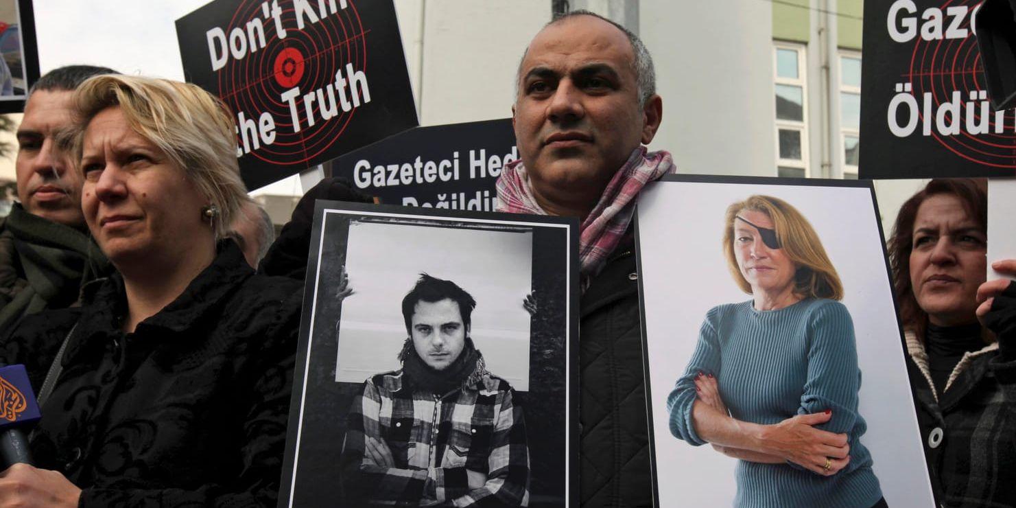 Efter att Marie Colvin och Remi Ochlik hade dödats i Homs protesterade turiska journalister utanför den syriska ambassaden i Ankara. Arkivbild.