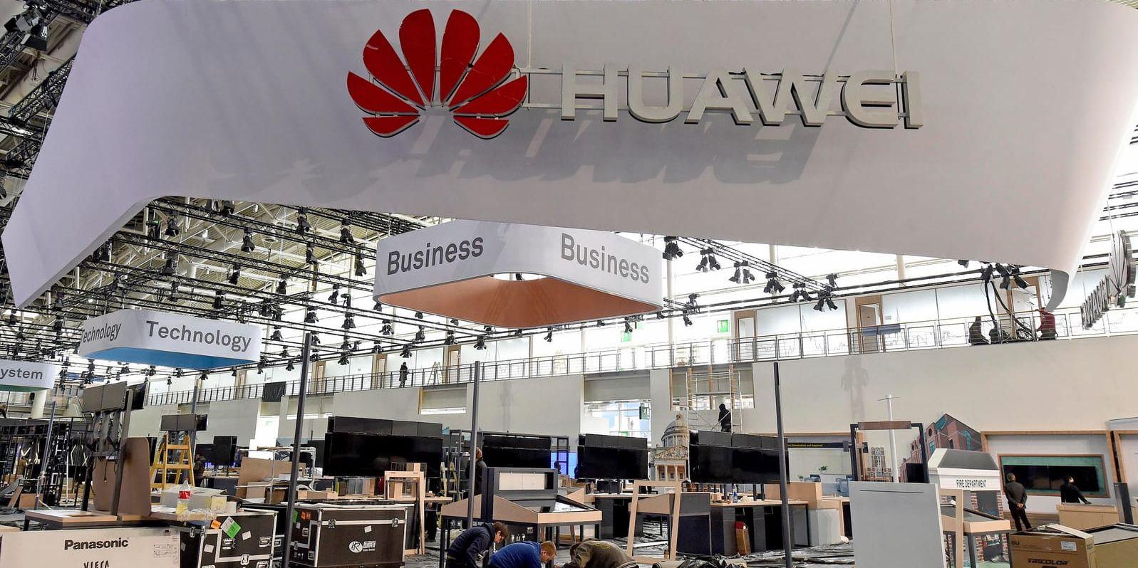 De båda stora amerikanska teleoperatörerna har de senaste veckorna sagt nej till kinesiska Huawei. Enligt nyhetsbyrån Bloomberg har det skett efter påtryckningar från USA:s regering.