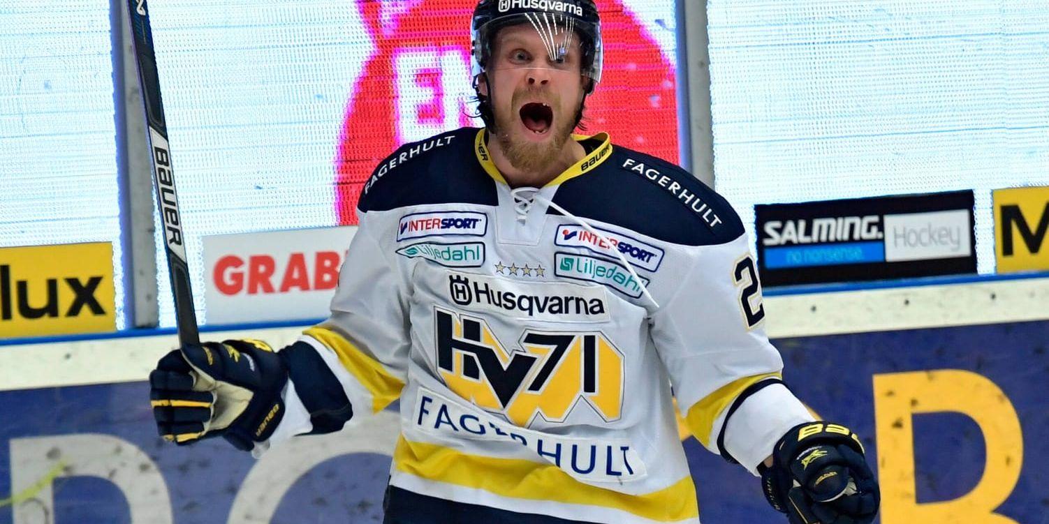 HV71:s Mattias Tedenby jublar efter 4–0-målet mot Brynäs.