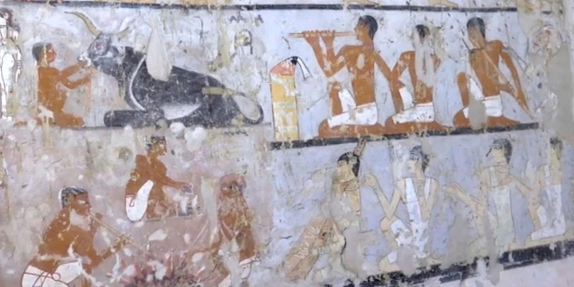 Väggmålningar från en runt 4 400 år gammal nyupptäckt grav vid Gizaområdet utanför Kairo. Bilderna föreställer den högt uppsatta prästinnan Hetpet.