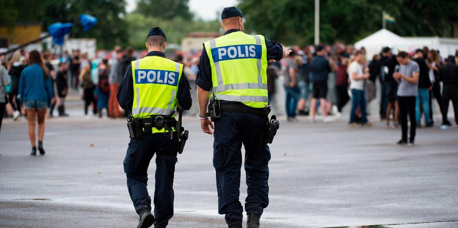 Patrullerande poliser på Bråvallafestivalen i somras. Arkivbild.