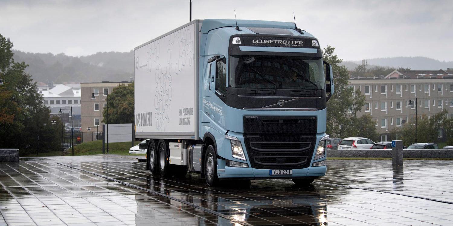 Lastbilstillverkaren Volvo har utvecklat en gasmotor som sänker koldioxidutsläppen, och som kan användas i tunga lastbilar.