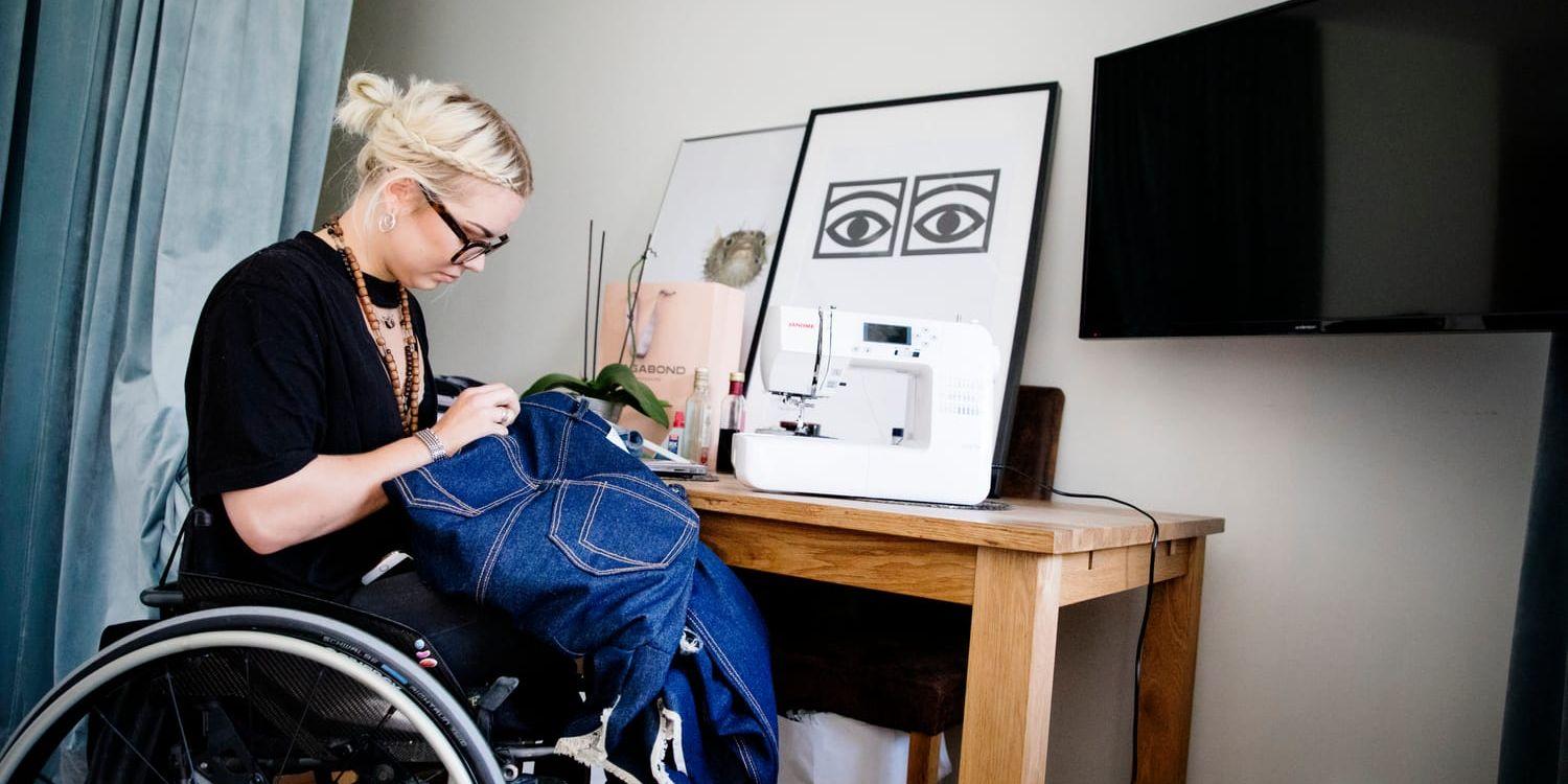 Louise Linderoth har startat klädmärket Non Asscrack som riktar sig till personer som sitter i rullstol eller som sitter mycket på jobbet. Nu ska hon vara med och visa sin jeanskollektion under modemässan i Stockholm.
