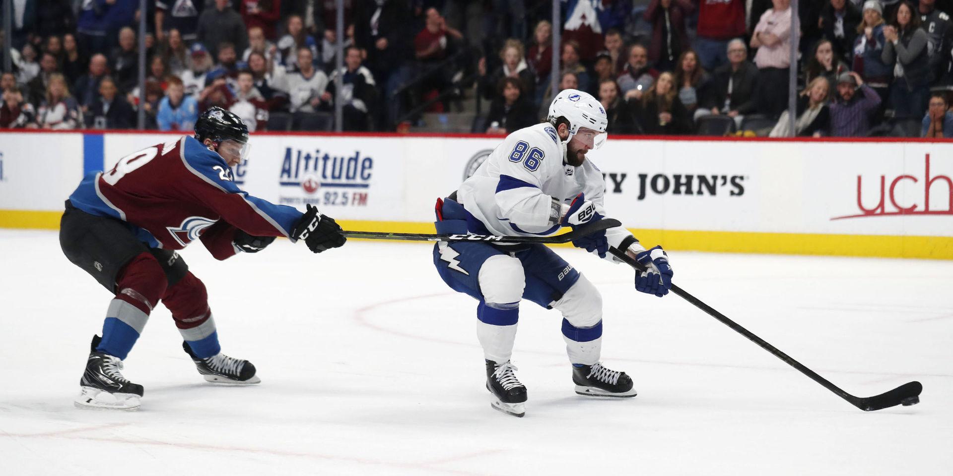 Tampa Bays Nikita Kutjerov tog pucken avi Colorados Nathan MacKinnon och avgjorde NHL-matchen.