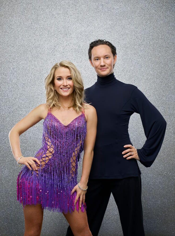 Ellen Bergström och Jonathan Näslund. Första dans: vals. Bild: TV4.