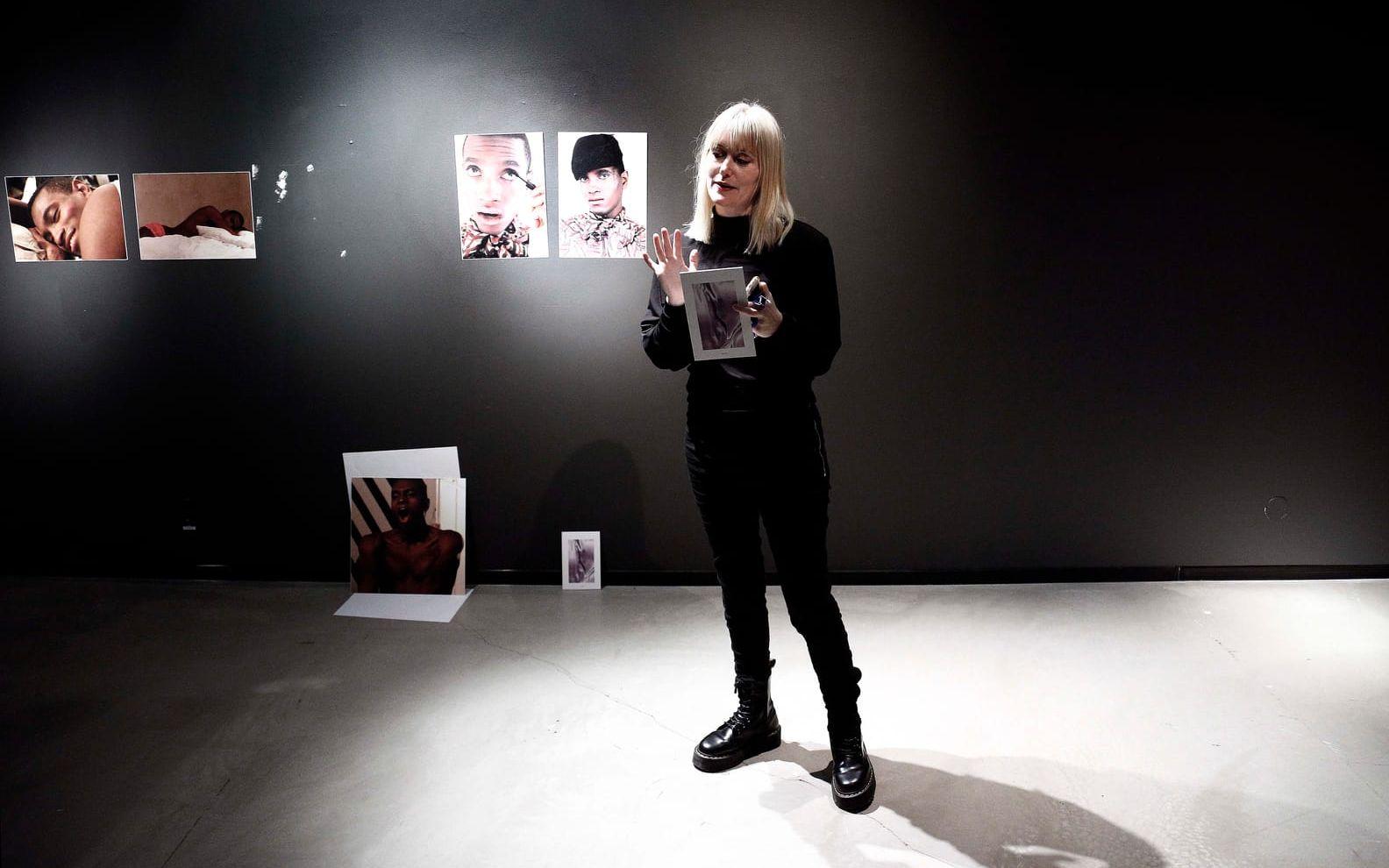 Mitt i leken. Konstnären och designforskaren Maja Gunn utmanar normer. I utställningen Play på Textilmuseet i Borås visar hon ett urval av sina av sina konst- och designprojekt. Bild: Jan Pettersson.