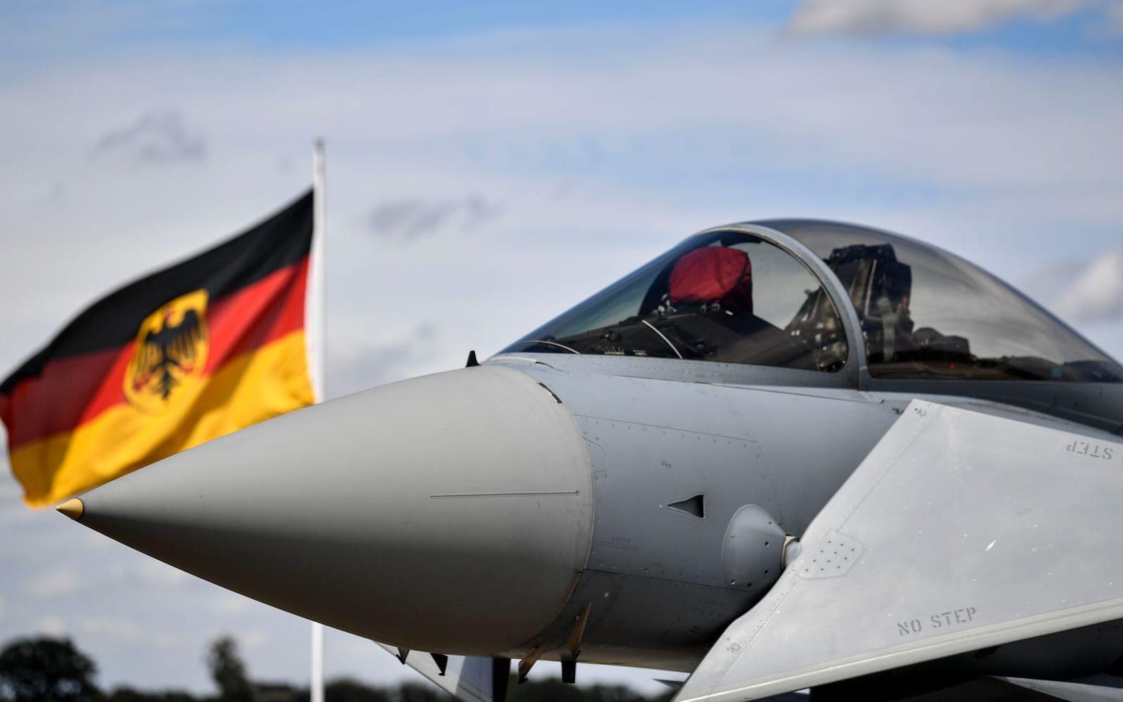 Försvarsaktier steg runtom i Europa på måndagen. Här ett tyskt stridsflygplan av typen Eurofighter Typhoon. Arkivbild.