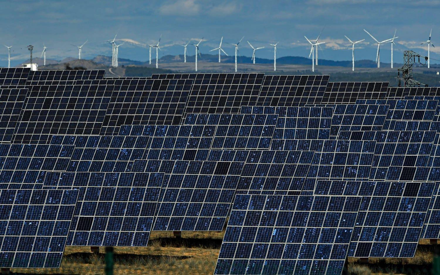 Sol- och vindkraft i Milagro i norra Spanien. Arkivbild.