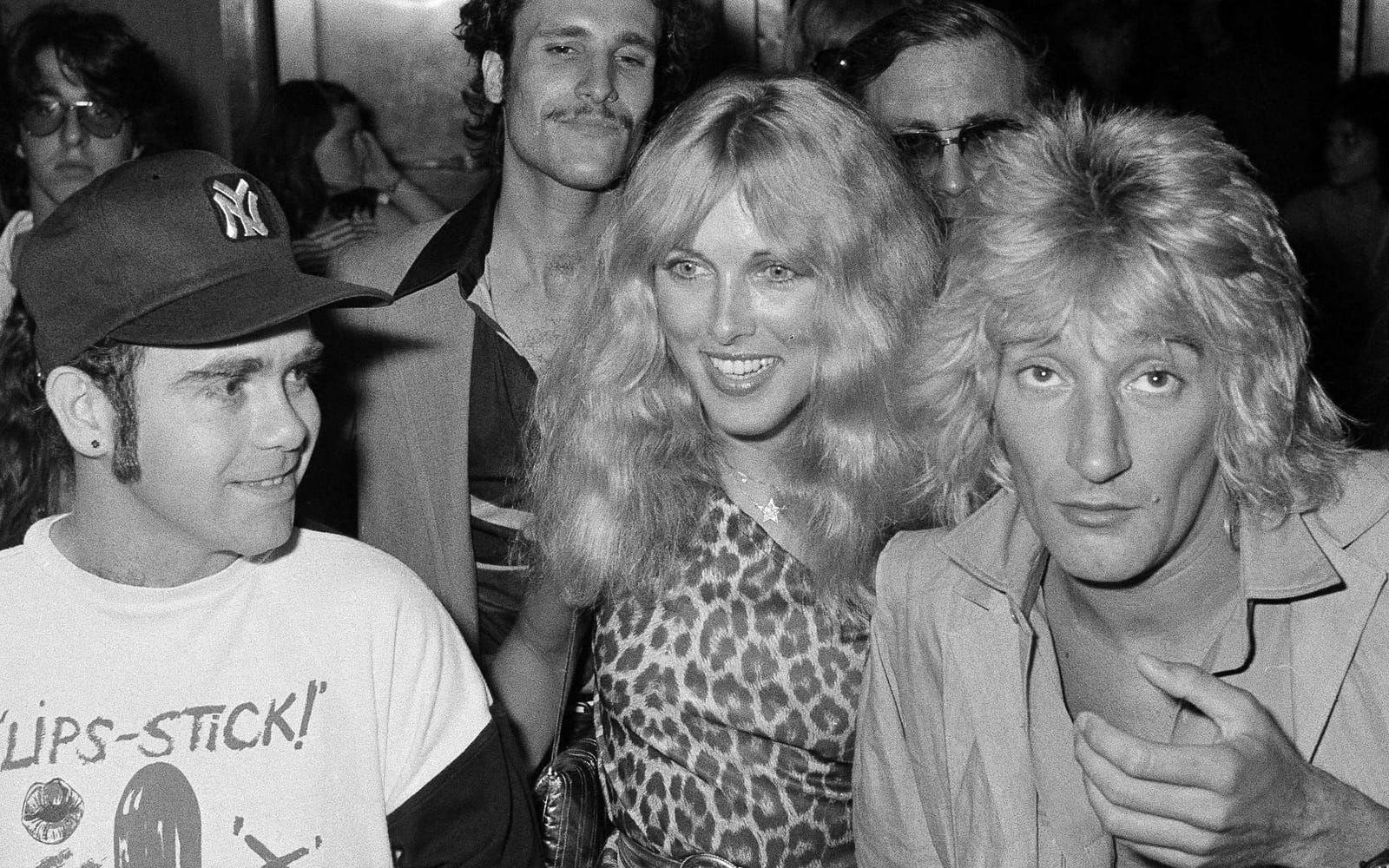 1978: På Studio 54 igen, den här gången med artistvännen Rod Stewart och fotomodellen Alana Hamilton, sedermera Alana Stewart. Foto: TT