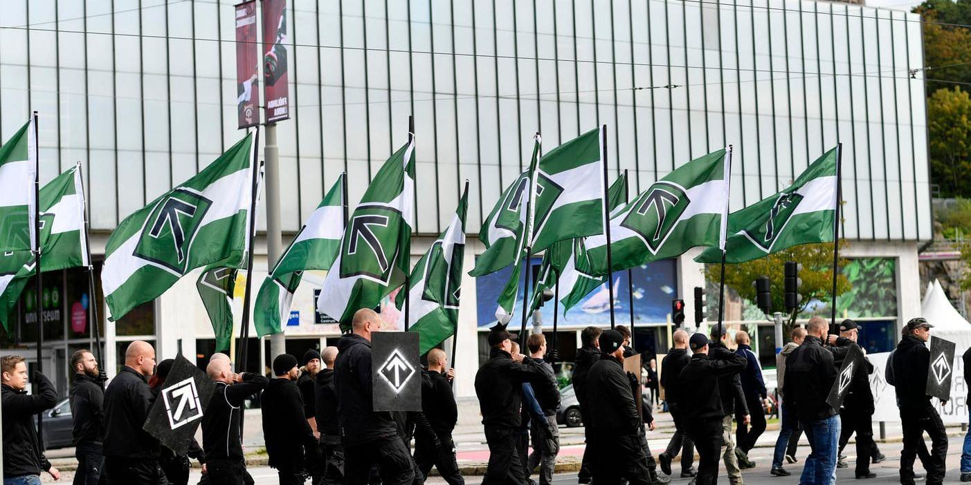 Nazistiska Nordiska motståndsrörelsen marscherar i en tillståndslös demonstration i centrala Göteborg. Arkivbild.
