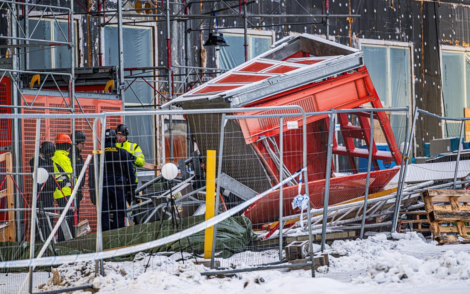Polisens tekniker vid olycksplatsen i Ursvik i Sundbyberg i december 2023.