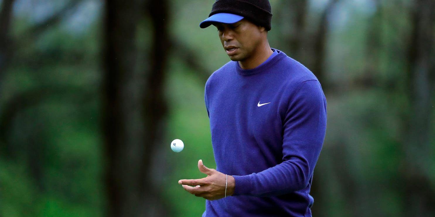 Tiger Woods under träning på Bethpage Black inför PGA-mästerskapen.