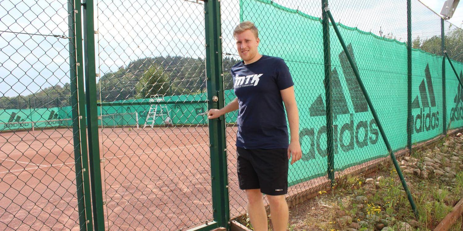 Sebastian Dorling känner en viss oro att tennisklubbens verksamhet troligen flyttas på grund av planerna på att bygga en tågdepå i Mölndal. Bild: Lars Aronsson