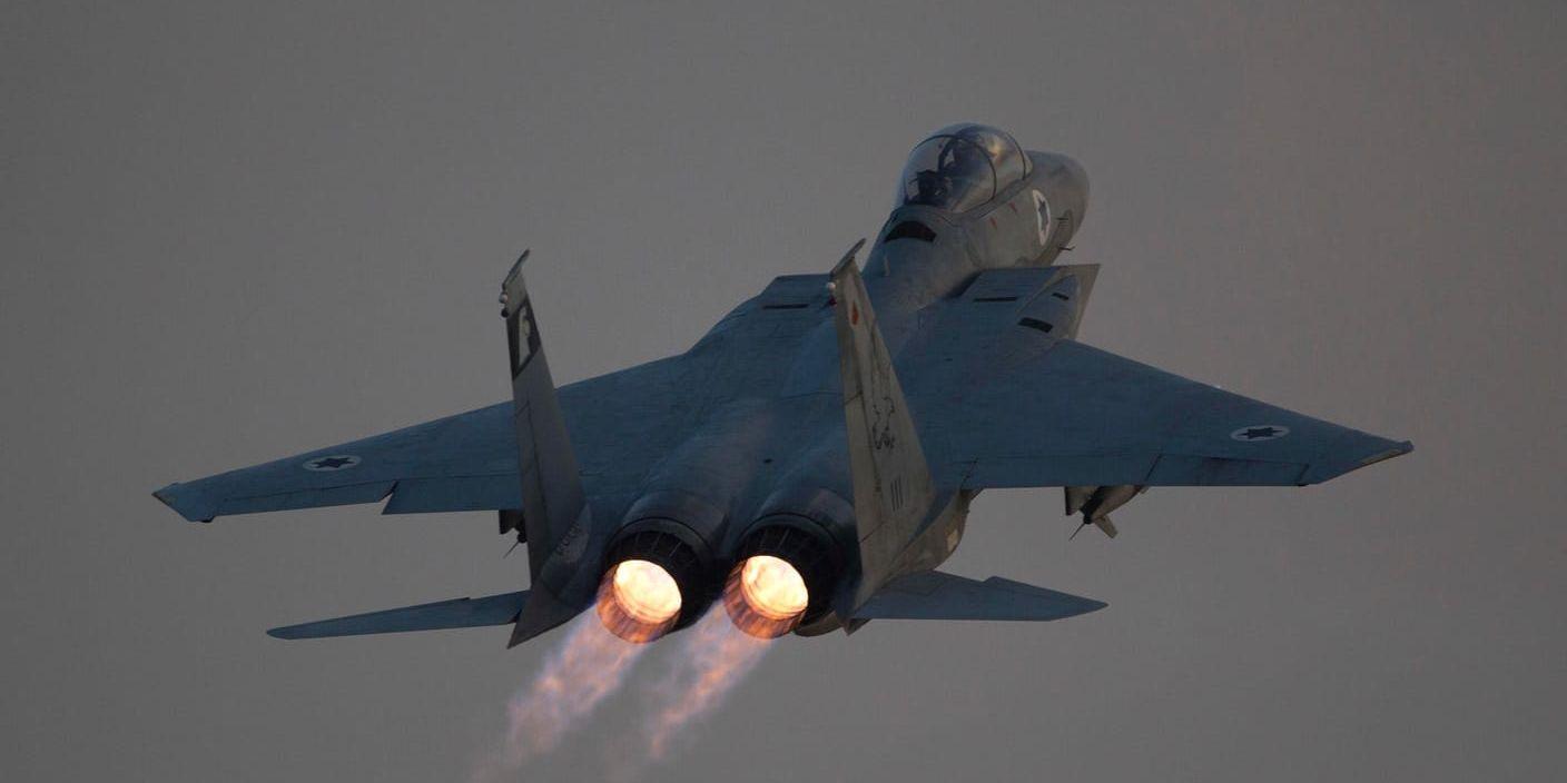 Ett israeliskt stridsflygplan av typen F-15 Eagle lyfter för uppdrag över Gazaremsan. Arkivbild.