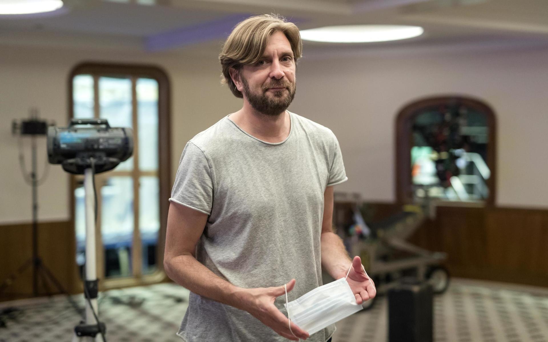 Regissören Ruben Östlund blir årets hederspristagare på Göteborgs filmfestival. Bilden är tagen i Trollhättan i juli 2020, under inspelningen av det kommande klass- och katastrofdramat ”Triangle of sadness”.