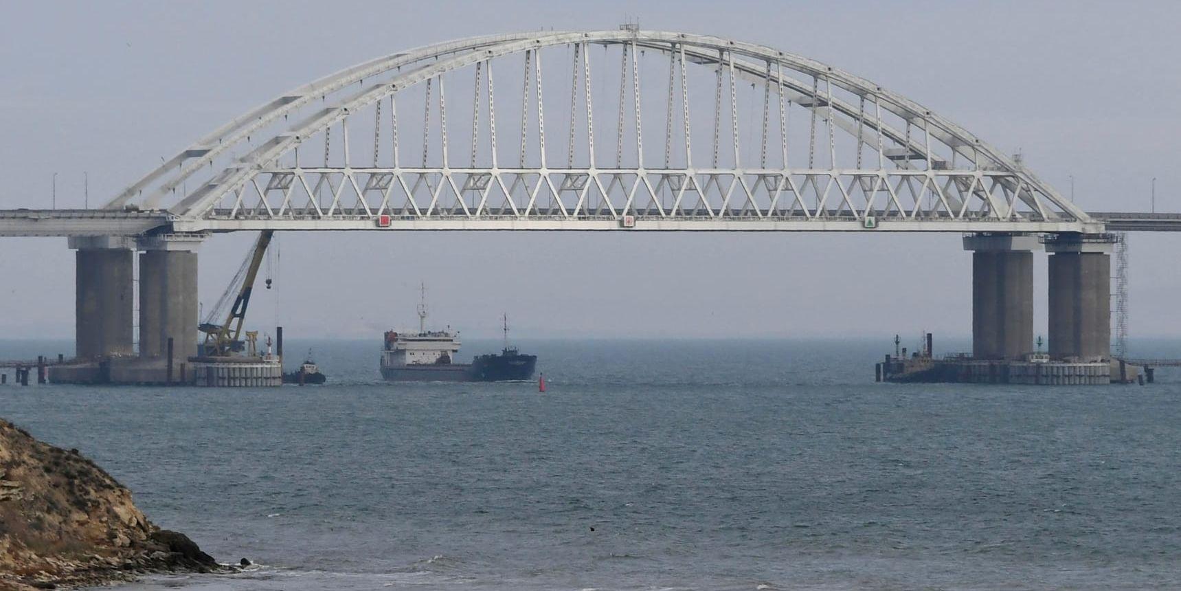 Bron över Kertjsundet, som Ryssland stängde för sjöfart i samband med söndagens händelser.