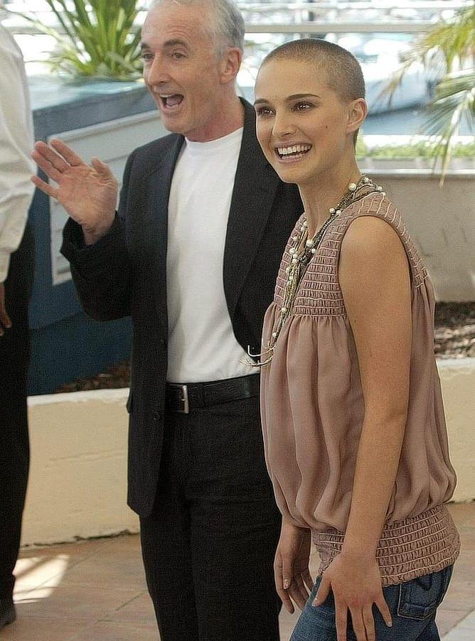 C3PO spelas av Anthony Daniels. Här tillsammans med Natalie Portman. Foto: TT.