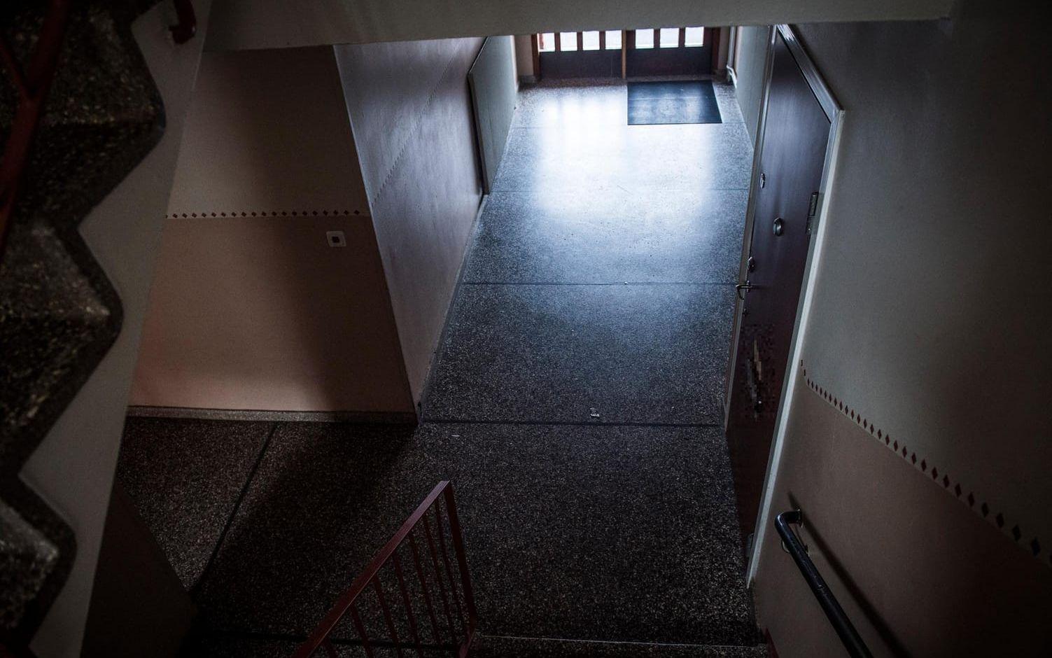 Fler av grannarna har berättat för GP att de blev chockade över att få veta att det förvarades kilovis med sprängdeg i en lägenhet i deras trappuppgång. Foto: Olof Ohlsson