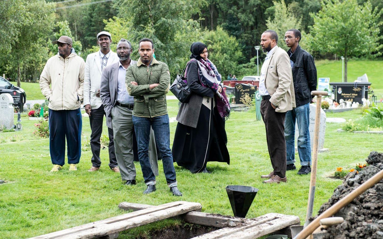 Yusuufs pappa, Abdiwahid Warsame flög in från Storbritannien för att begrava sin son. Bild: Stefan Berg