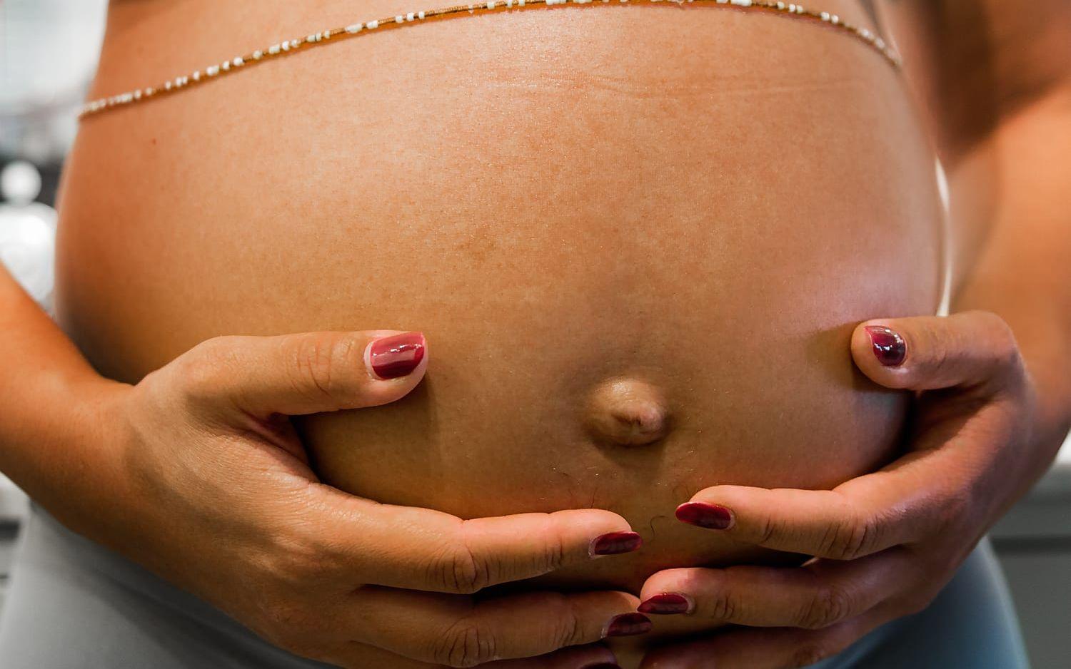 Färre gravida kvinnor. Arkivbild.