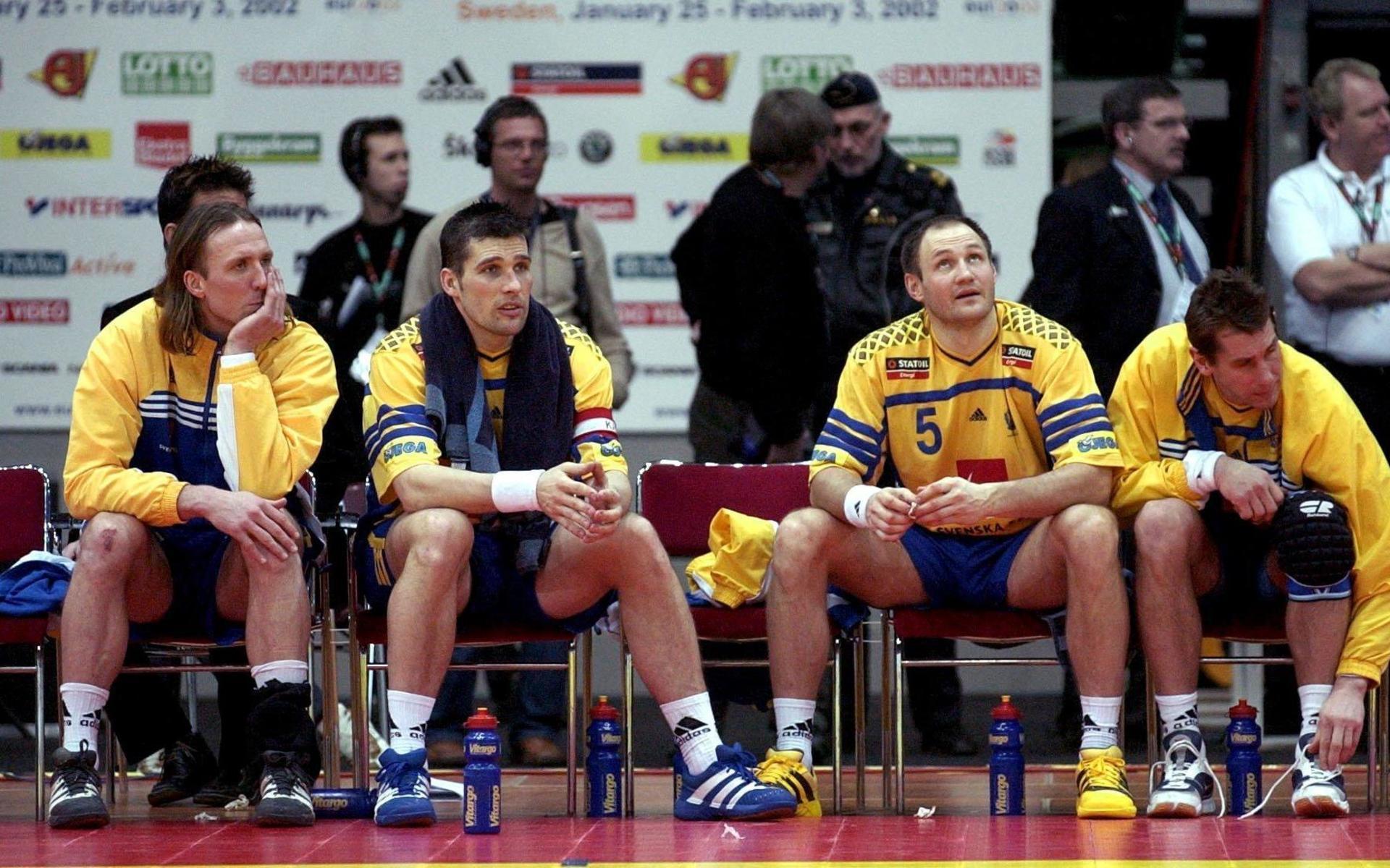 Sverige var överlägsna mot Polen så att ”gamlingarna” Staffan Olsson, Stefan Lövgren, Ola Lindgren och Magnus Wislander kunde vila under andra halvlek i EM 2002. 