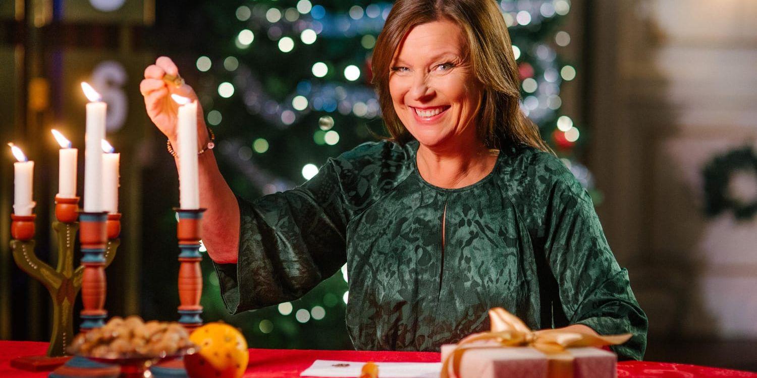 Lotta Engberg är tillbaka i "Bingolotto" – den 23 december leder hon uppesittarkvällen i TV4. Pressbild.