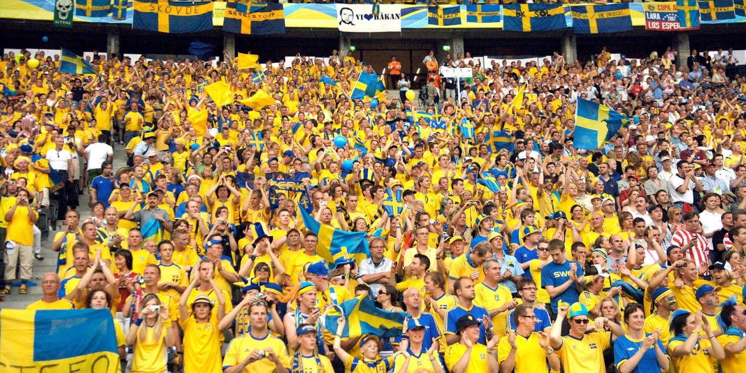 När tiotusentals svenska fans följde landslaget under fotbolls-VM i Tyskland började det pratas om "gula väggen" när svenskarna hejade från sitt lag på läktarna. Arkivbild.