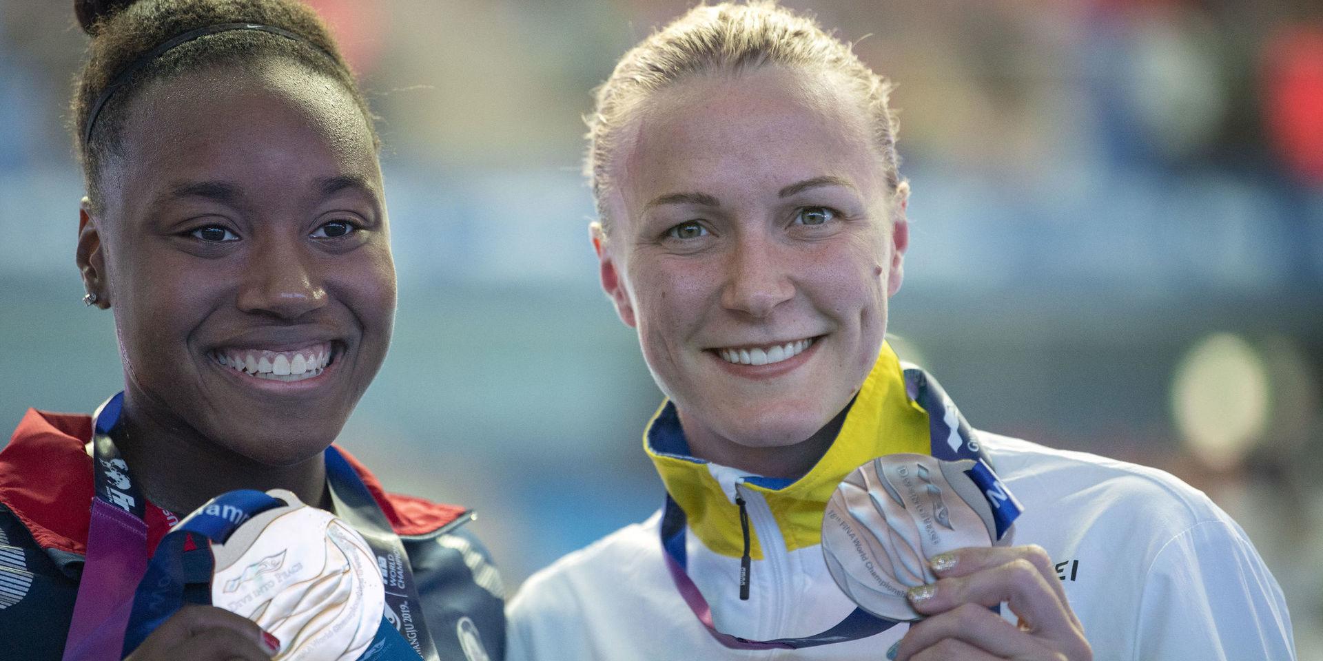 Sarah Sjöström tog brons på 100 meter fritt, amerikanskan Simone Manuel, till vänster, vann guldet...