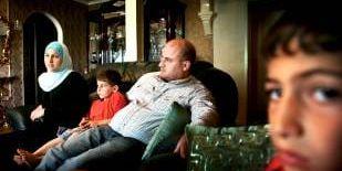 Familjen Simmo följer utvecklingen i Libanon på TV