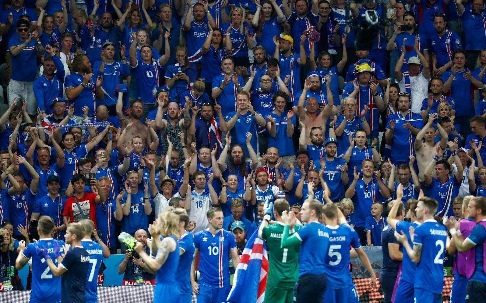 Så här såg det ut när Lars Lagerbäck och hans Island tog turneringens skrällseger och slog ut England. FOTO: Bildbyrån