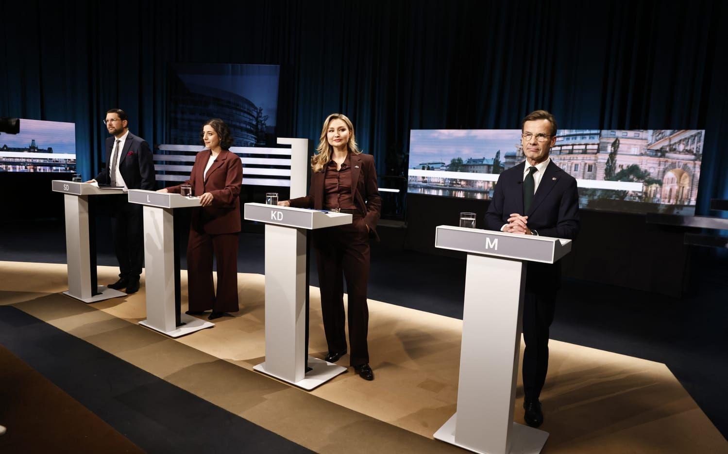 Jimmie Åkesson (SD), Simona Mohamsson (L), Ebba Busch (KD) och statsminister Ulf Kristersson (M), i partiledardebatt i SVT:s Agenda. Arkiv.