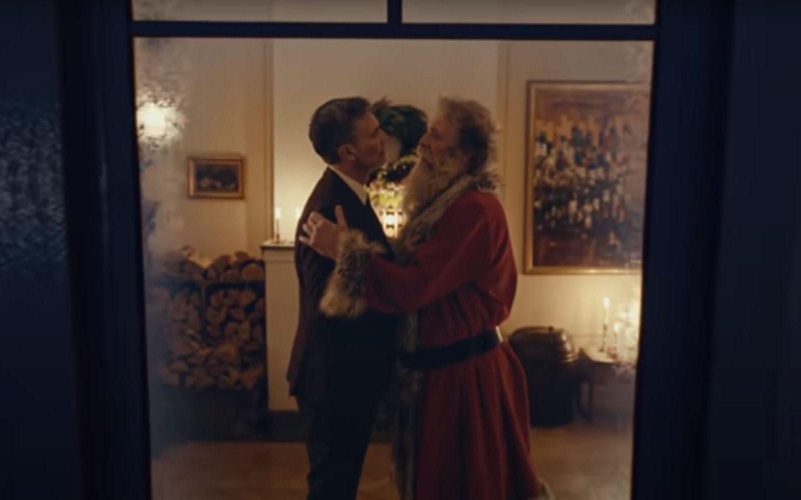 En norsk reklamfilm där tomten porträtteras som homosexuell har fått stor spridning internationellt.