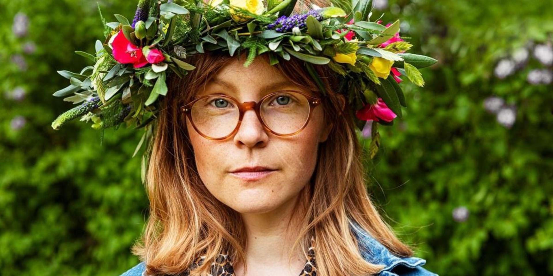 Emma AdBåge debuterar som sommarvärd. Låtarna är väl valda och budskapet skarpt: vuxna borde inte förminska barn och begränsa deras frihet.