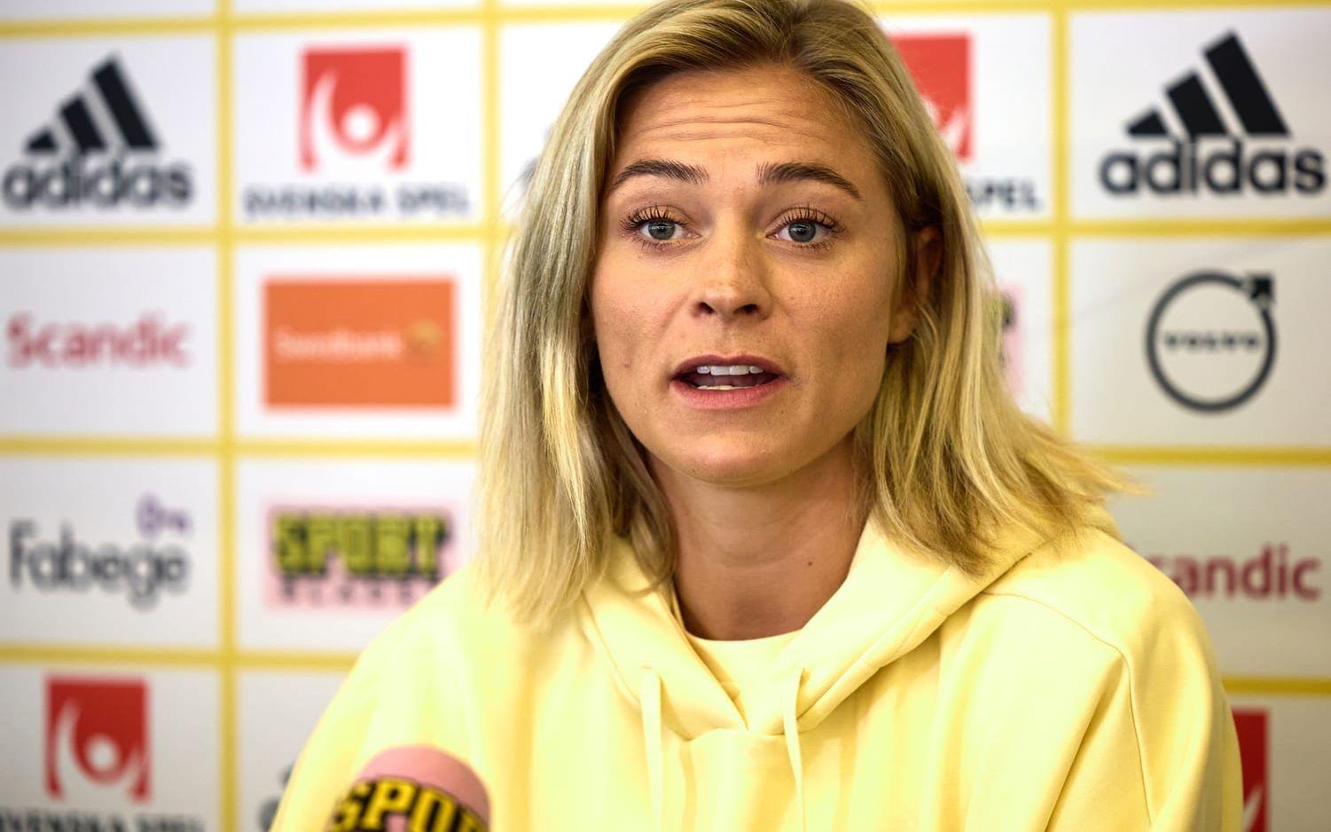 Fridolina Rolfö hoppas gräva guld med landslaget efter finalförlusten med klubblaget.