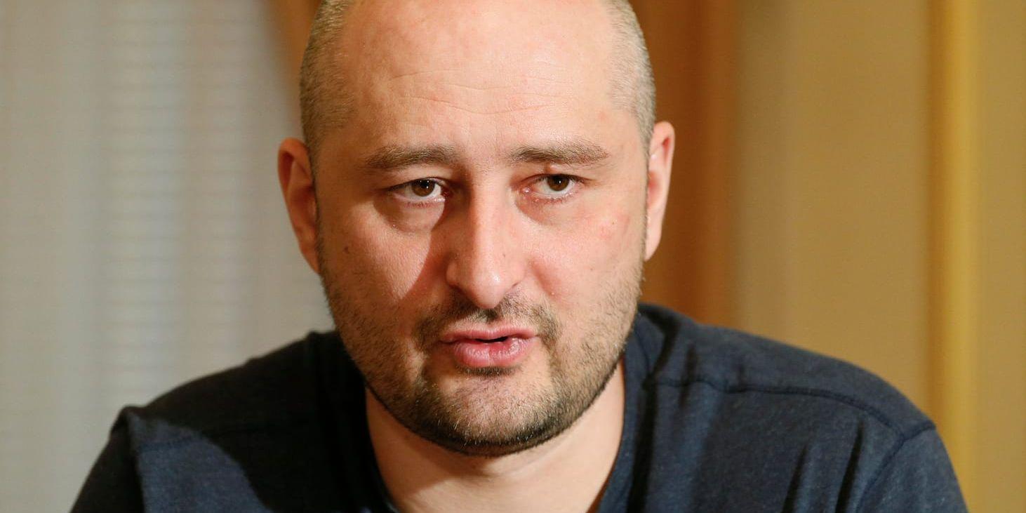 Den ryske journalisten Arkadij Babtjenko berättar om hur han smetades in med grisblod när "mordet" på honom fejkades.
